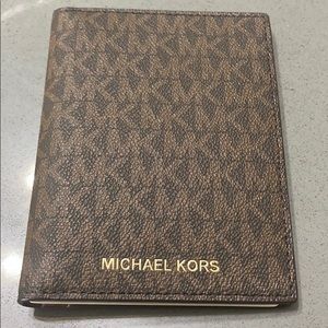 Michael Kors Jer Set Passport Wallet